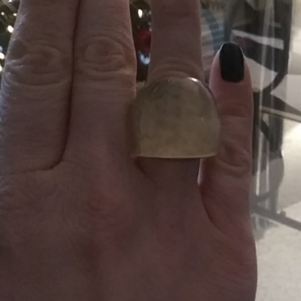 BCBG MAX AZRIA RING SIZE 6